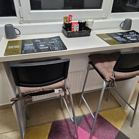 Luxury 1 Bedroom Apartment Roşu エクステリア 写真